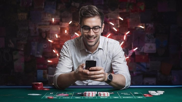 Antarmuka permainan Tembak Ikan di aplikasi mobile wahana 303 menampilkan berbagai ikan dan senjata virtual